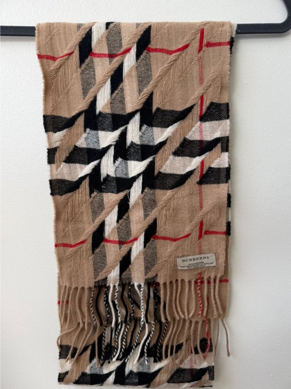 Women's Accessory ~ Burberry ~ 100 % Cashmere Scarf ~ - Picture 5 of 6